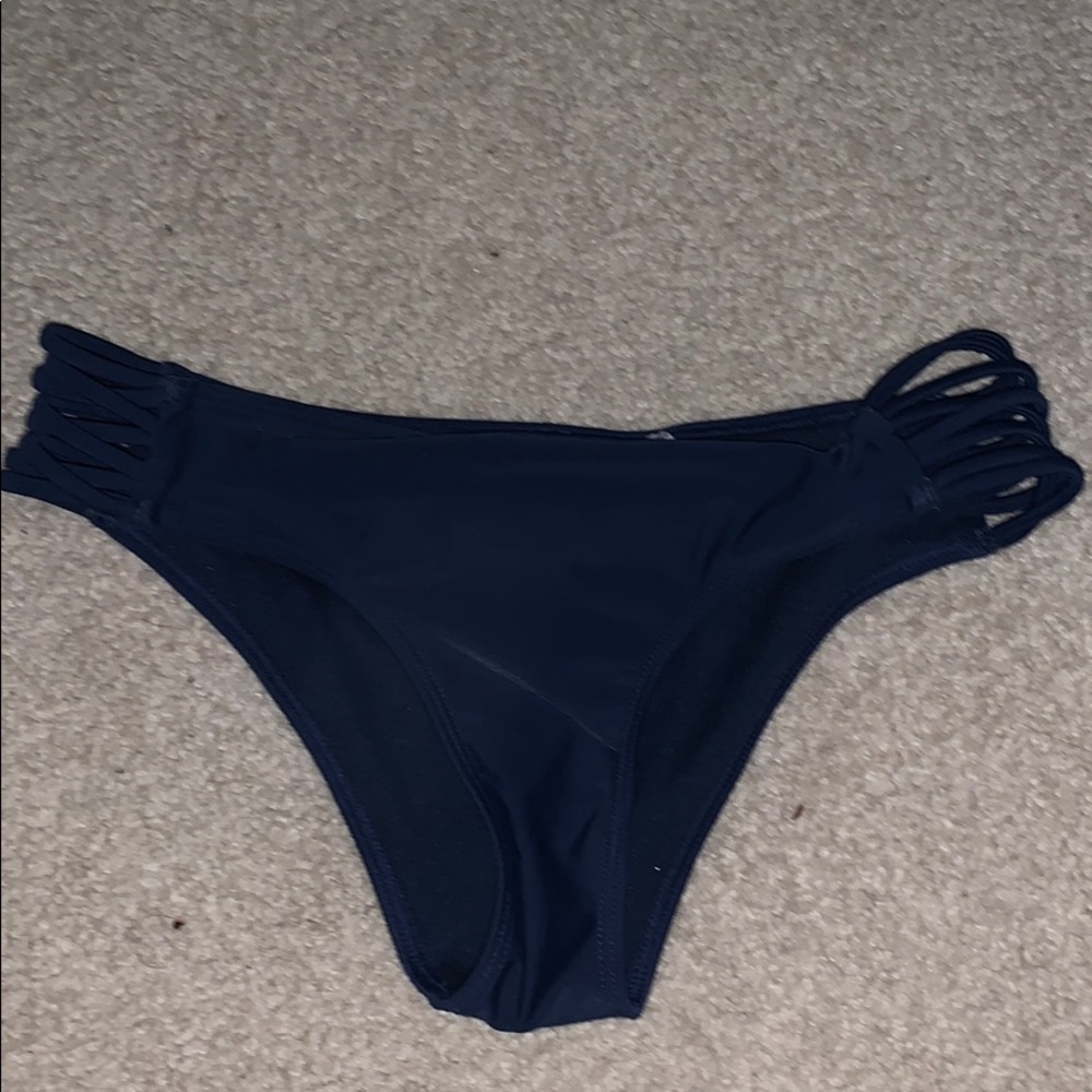 hollister cheeky navy bottoms